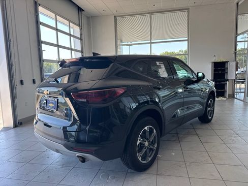Used 2025 Chevrolet Blazer LT FWD image 4