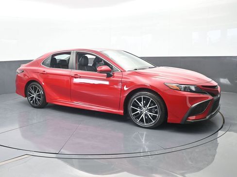 Used 2021 Toyota Camry SE FWD image 8