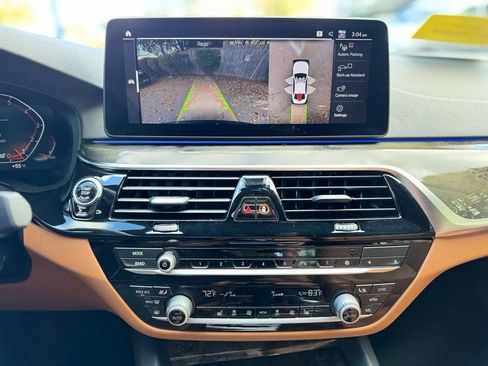 Used 2021 BMW 530i xDrive image 16