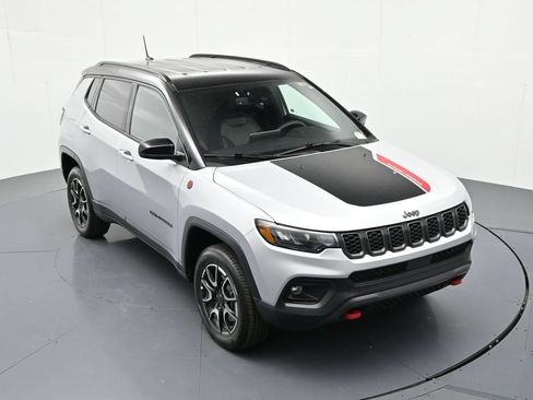 Used 2025 Jeep Compass Trailhawk AWD/4WD image 21