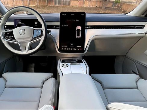 New 2025 Volvo EX90 Plus w/ Protection Package Premier image 7