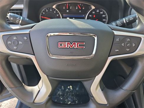 Used 2023 GMC Acadia SLE w/ Driver Convenience Package image 11