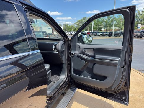 Used 2025 Ford Expedition Max Platinum AWD/4WD image 20