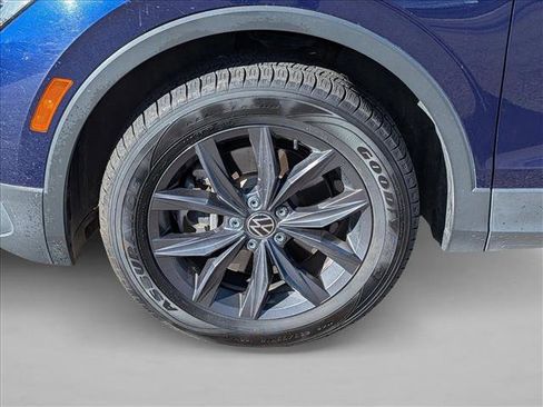 Used 2022 Volkswagen Tiguan SE image 9