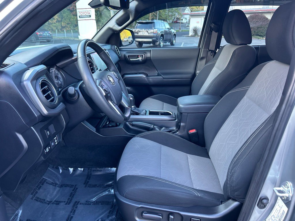 Certified 2023 Toyota Tacoma TRD Off-Road AWD/4WD image 9