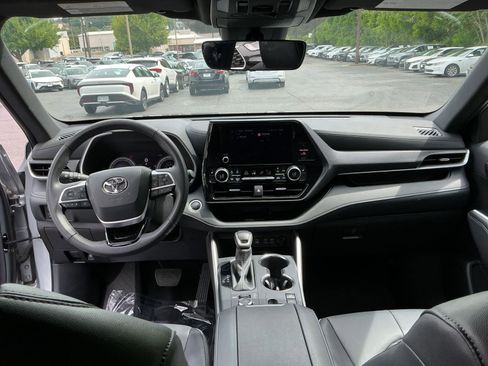 Used 2025 Toyota Highlander XSE AWD/4WD image 31