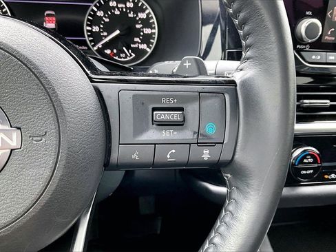 Used 2022 Nissan Pathfinder SV image 27