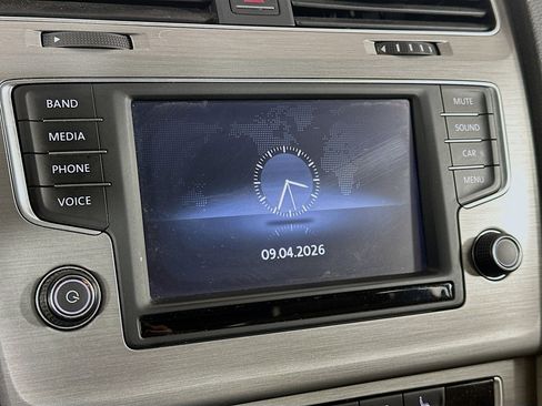 Used 2016 Volkswagen Golf Limited Edition image 21