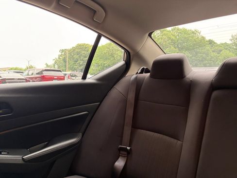 Used 2025 Nissan Altima 2.5 SV FWD image 38