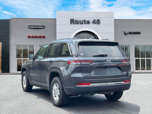 Used 2025 Jeep Grand Cherokee Laredo w/ Luxury Tech Group I AWD/4WD image 4