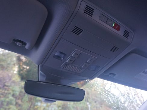 Used 2025 Volkswagen Jetta S image 32