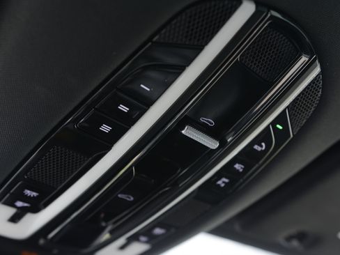 Certified 2023 Porsche Cayenne AWD/4WD image 21