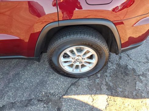 Used 2018 Jeep Grand Cherokee Laredo image 22