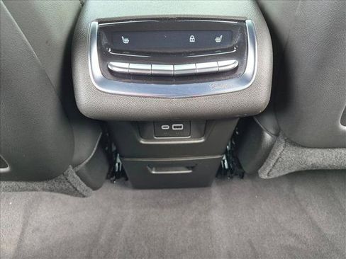 Used 2024 Cadillac XT6 Premium Luxury FWD image 17