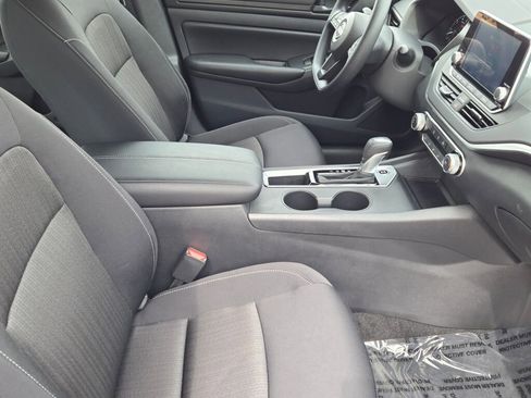 Used 2025 Nissan Altima 2.5 S FWD image 6