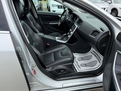 Used 2018 Volvo S60 T5 Inscription image 14