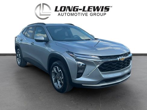 Used 2024 Chevrolet Trax LT w/ Driver Confidence Package FWD image 10