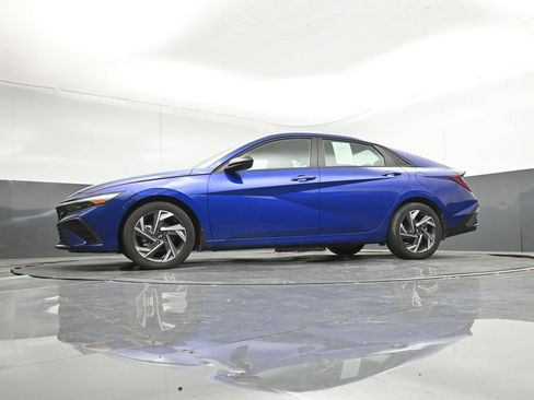 Certified 2025 Hyundai Elantra Sport FWD image 40