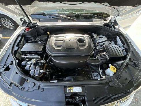 Used 2019 Jeep Grand Cherokee Limited w/ Luxury Group II image 11