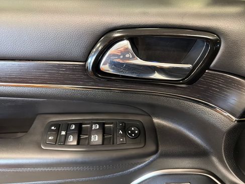 Used 2020 Jeep Grand Cherokee High Altitude AWD/4WD image 17