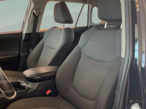 Used 2022 Toyota RAV4 XLE FWD image 22