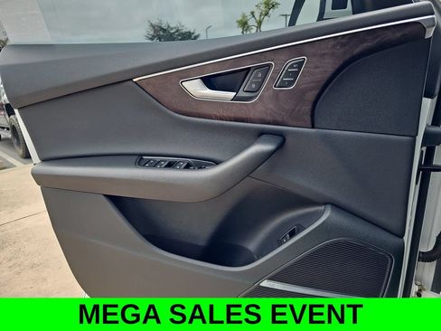 Used 2019 Audi Q8 Premium Plus w/ Premium Plus AWD/4WD image 28