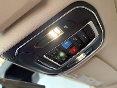 Used 2022 Jeep Grand Cherokee Limited w/ Luxury Tech Group II image 42