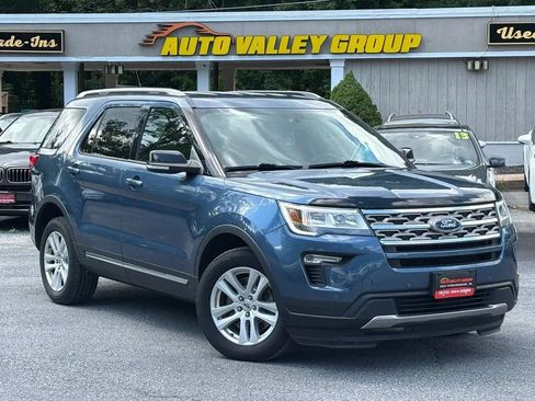 Used 2018 Ford Explorer XLT w/ Equipment Group 202A AWD/4WD image 1