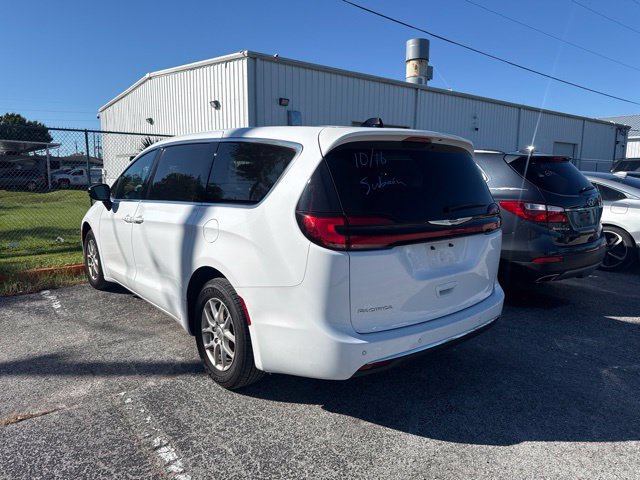 Used 2025 Chrysler Pacifica Select FWD image 5