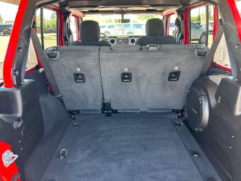 Used 2023 Jeep Wrangler Unlimited Sahara w/ Cold Weather Group AWD/4WD image 10