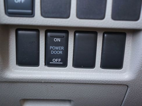 Used 2016 Nissan Quest SV image 40