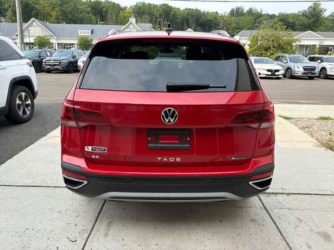 Used 2024 Volkswagen Taos SE w/ Panoramic Sunroof Package AWD/4WD image 9