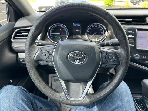 Used 2020 Toyota Camry LE w/ Carpet Mat Package FWD image 22