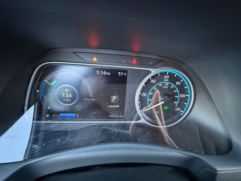 Certified 2025 Nissan Leaf S image 10