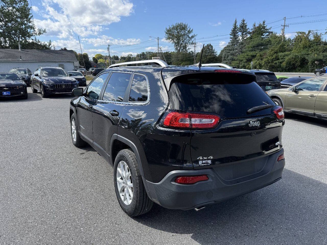 Used 2016 Jeep Cherokee Latitude w/ Cold Weather Group AWD/4WD image 11