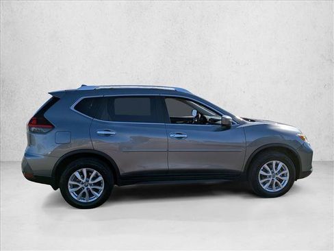 Used 2020 Nissan Rogue SV image 4