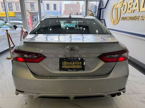 Used 2024 Toyota Camry SE image 5