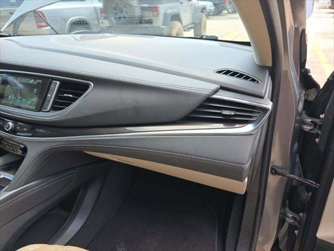 Used 2018 Buick Enclave Essence w/ LPO, Hit The Road Package FWD image 22
