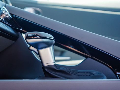 Certified 2025 Hyundai Elantra SEL image 17