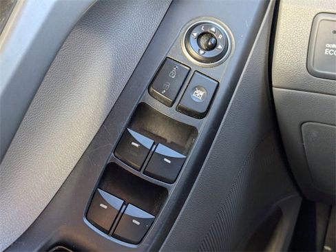 Used 2016 Hyundai Elantra SE image 19