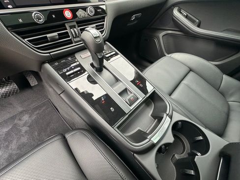 Used 2026 Porsche Macan Turbo image 30