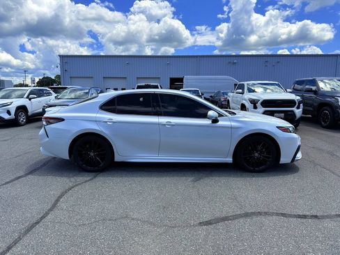 Used 2021 Toyota Camry XSE FWD image 6