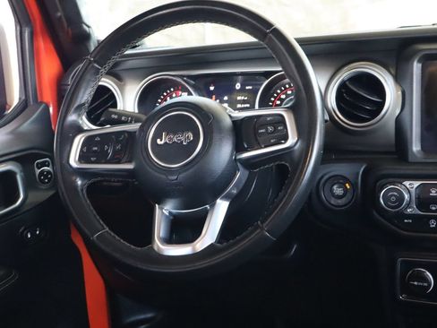 Used 2019 Jeep Wrangler Unlimited Sahara w/ Uconnect 4C Nav & Sound Group AWD/4WD image 30