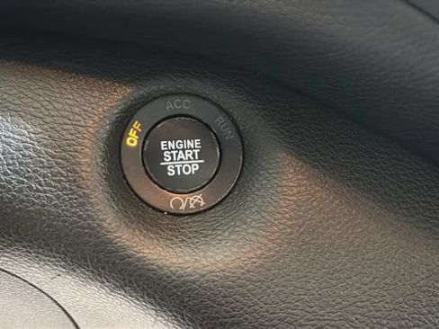Used 2019 Jeep Cherokee Limited AWD/4WD image 19