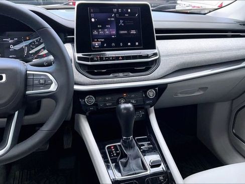 Certified 2022 Jeep Compass Latitude AWD/4WD image 6