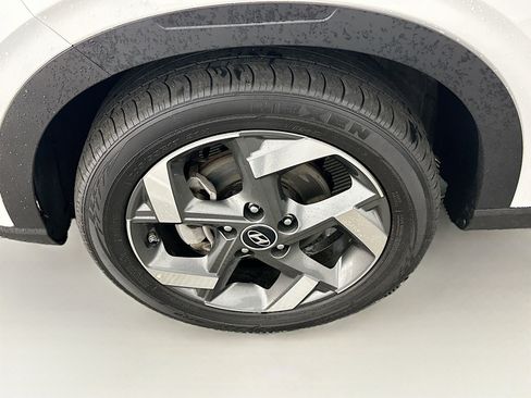 Used 2025 Hyundai Venue SEL FWD image 11