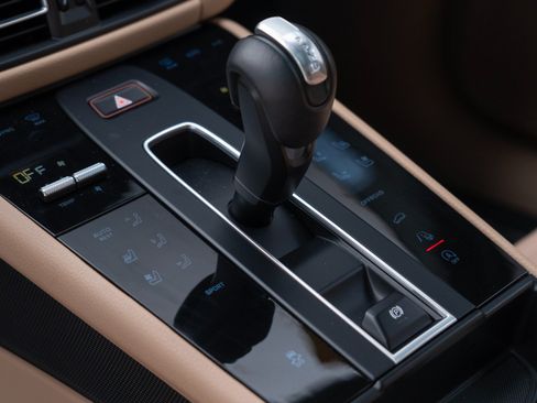 Certified 2026 Porsche Macan AWD/4WD image 26