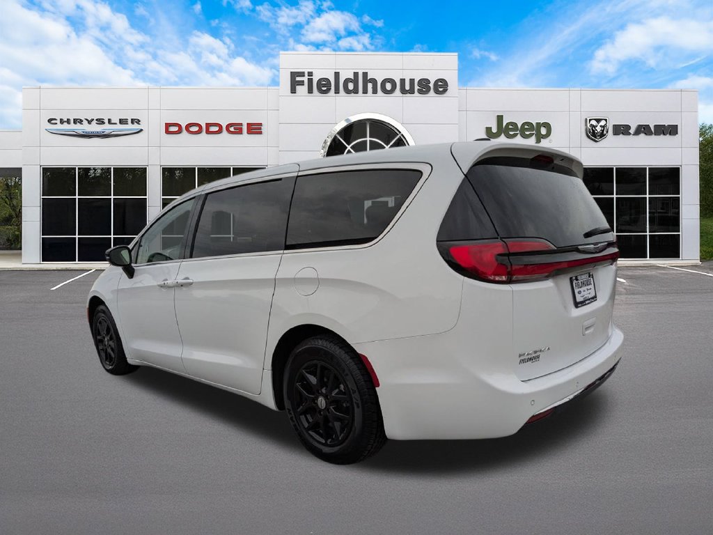 Used 2024 Chrysler Pacifica Touring-L FWD image 7