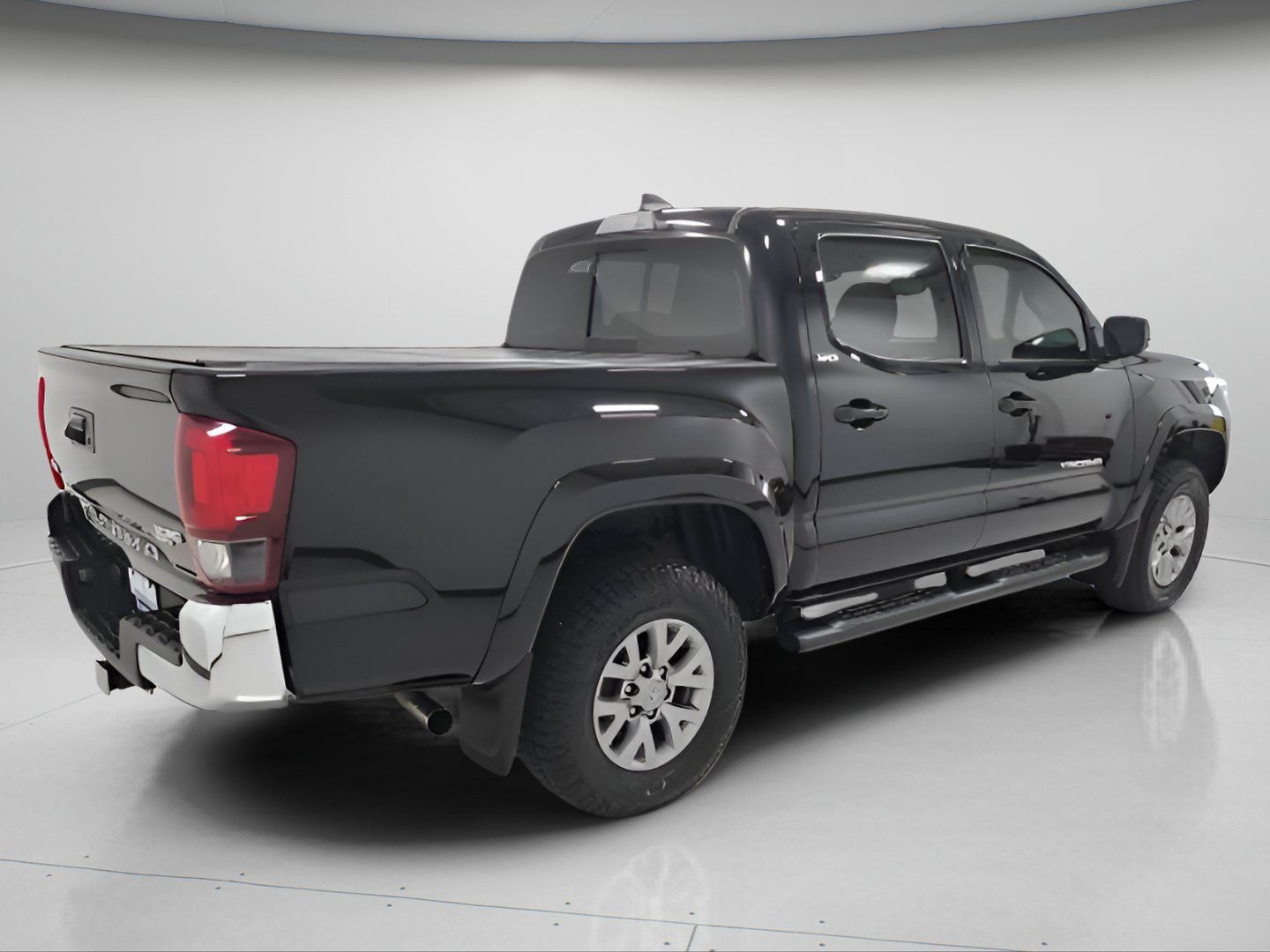 Used 2019 Toyota Tacoma SR5 AWD/4WD image 6
