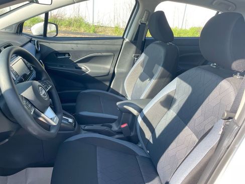 Used 2025 Nissan Versa SV w/ Trunk Package image 19